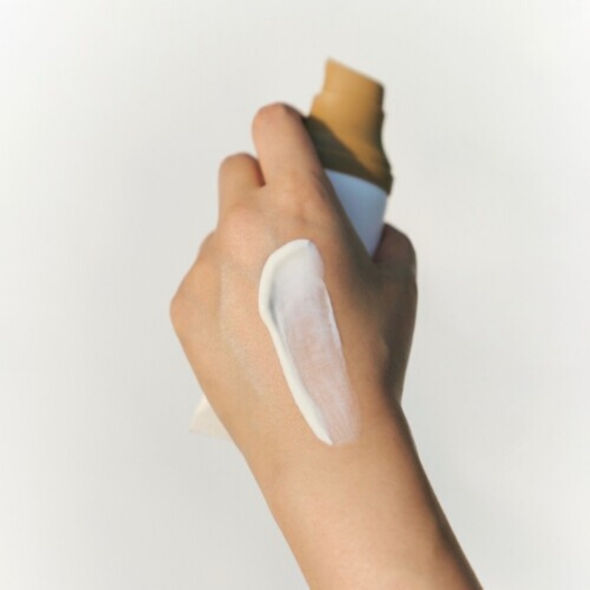 Skin 1004 - Protector solar Air fit SPF 50+ PA ++++ - Imagen 2