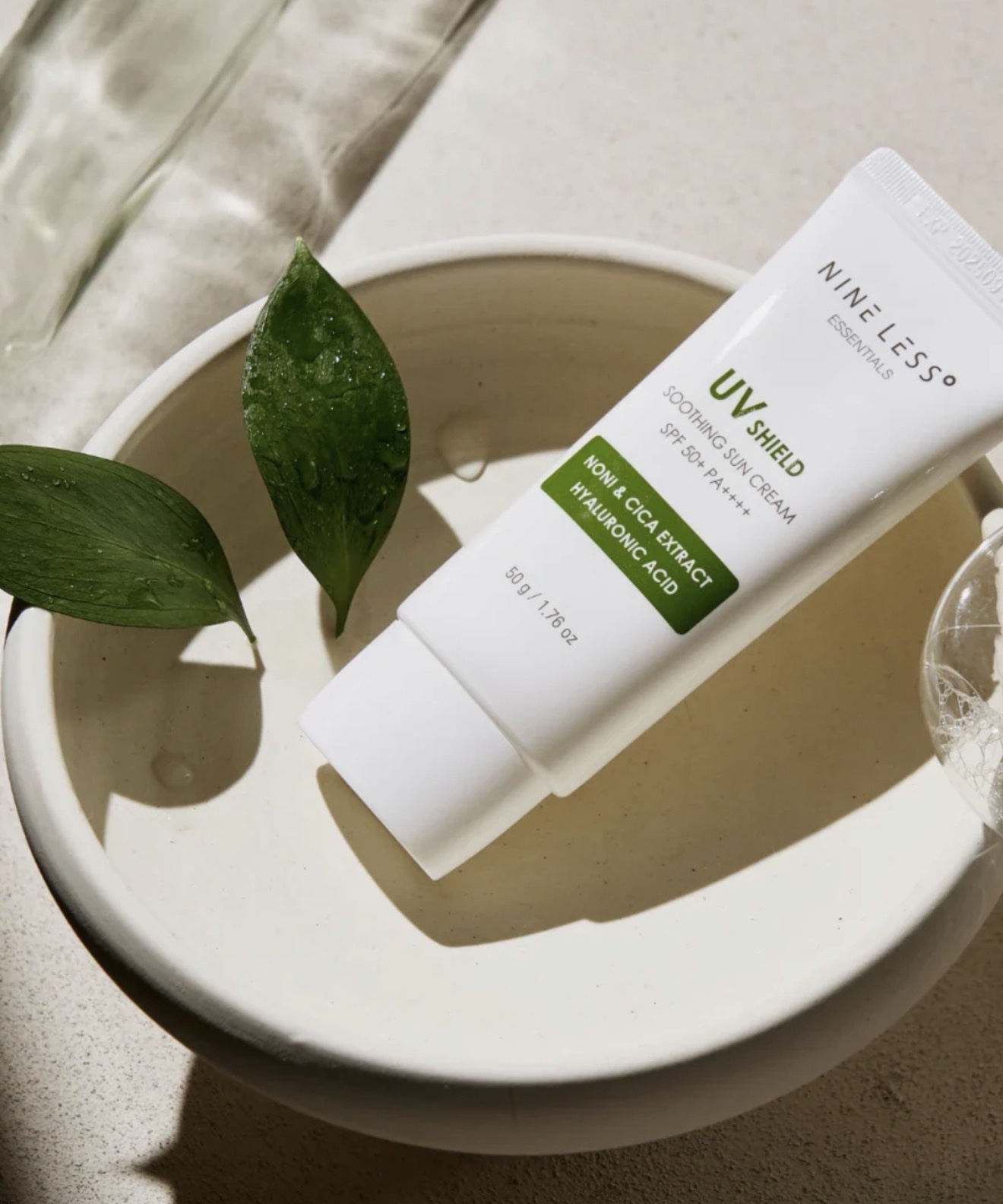 NINE LESS - Essentials UV Shield Soothing Sun Cream SPF 50+ PA++++ - Imagen 3